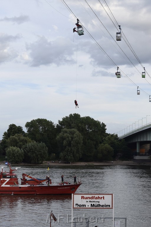 Koelner Seilbahn Gondel blieb haengen Koeln Linksrheinisch P636.JPG - Miklos Laubert